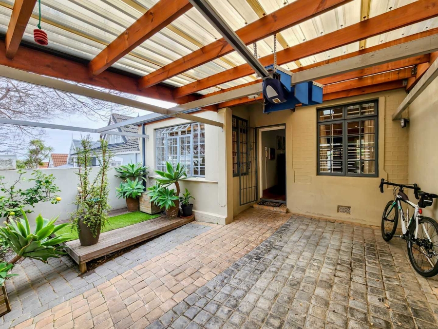 2 Bedroom Property for Sale in Sea Point Western Cape